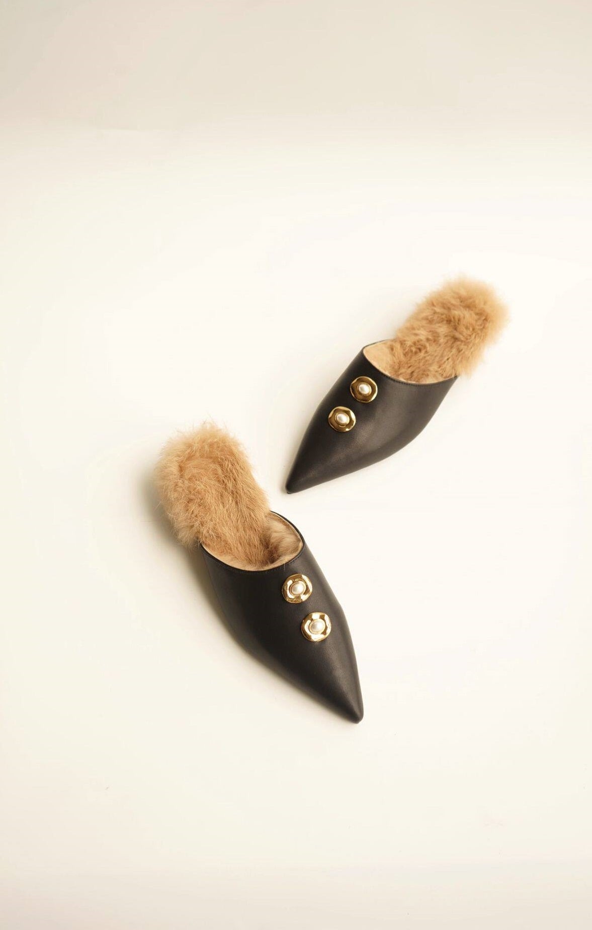 B-FEI black leather single shoe with metal buckle.