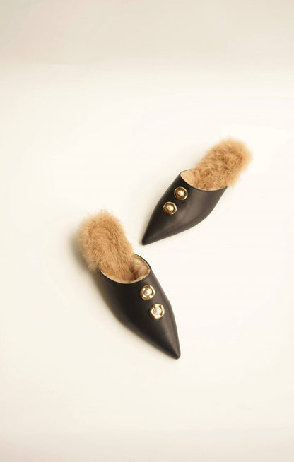 B-FEI black leather single shoe with metal buckle.