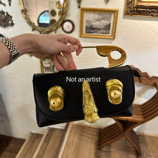 NOT AN ARTIST Niche design banquet handbag - THESIS