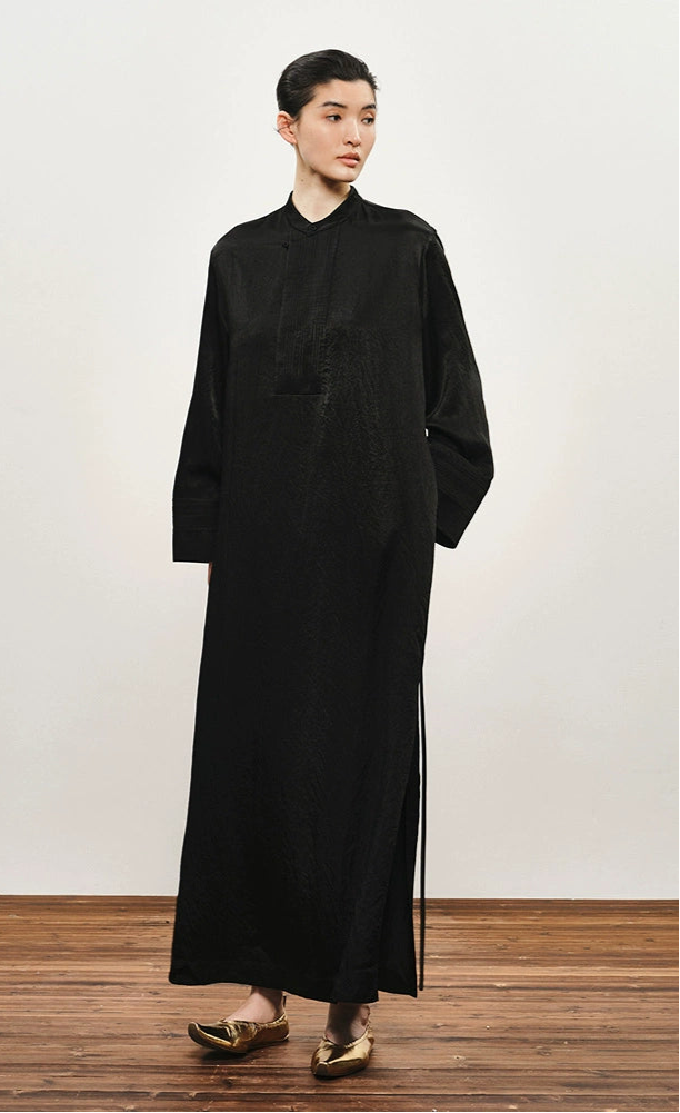 ZHUCHONGYUN black loose pleated satin dress with a belt-SULTY.