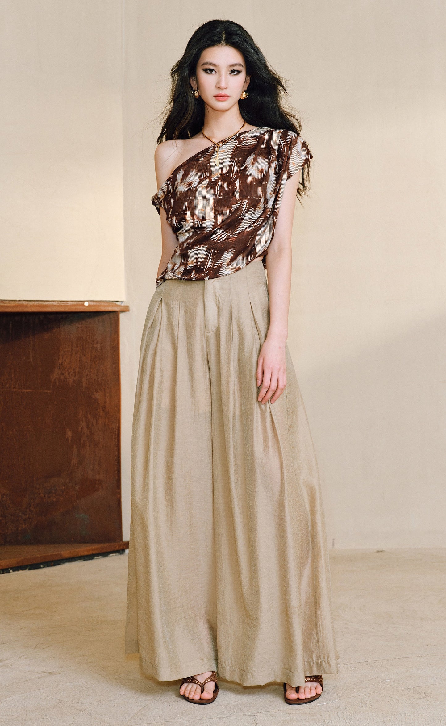 WANGXO Heavy Work Glossy Satin Hand-Pinched Pleats Slanted Shoulders Twisted Top - CERYS