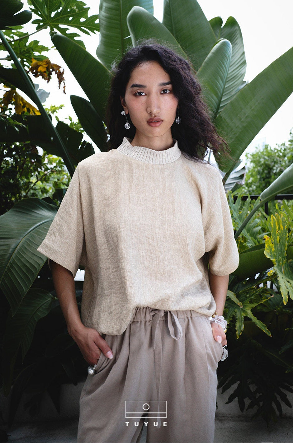 TUYUE One-piece Cut Knit Collar Loose Short Sleeve T-Shirt - BEVERLY.