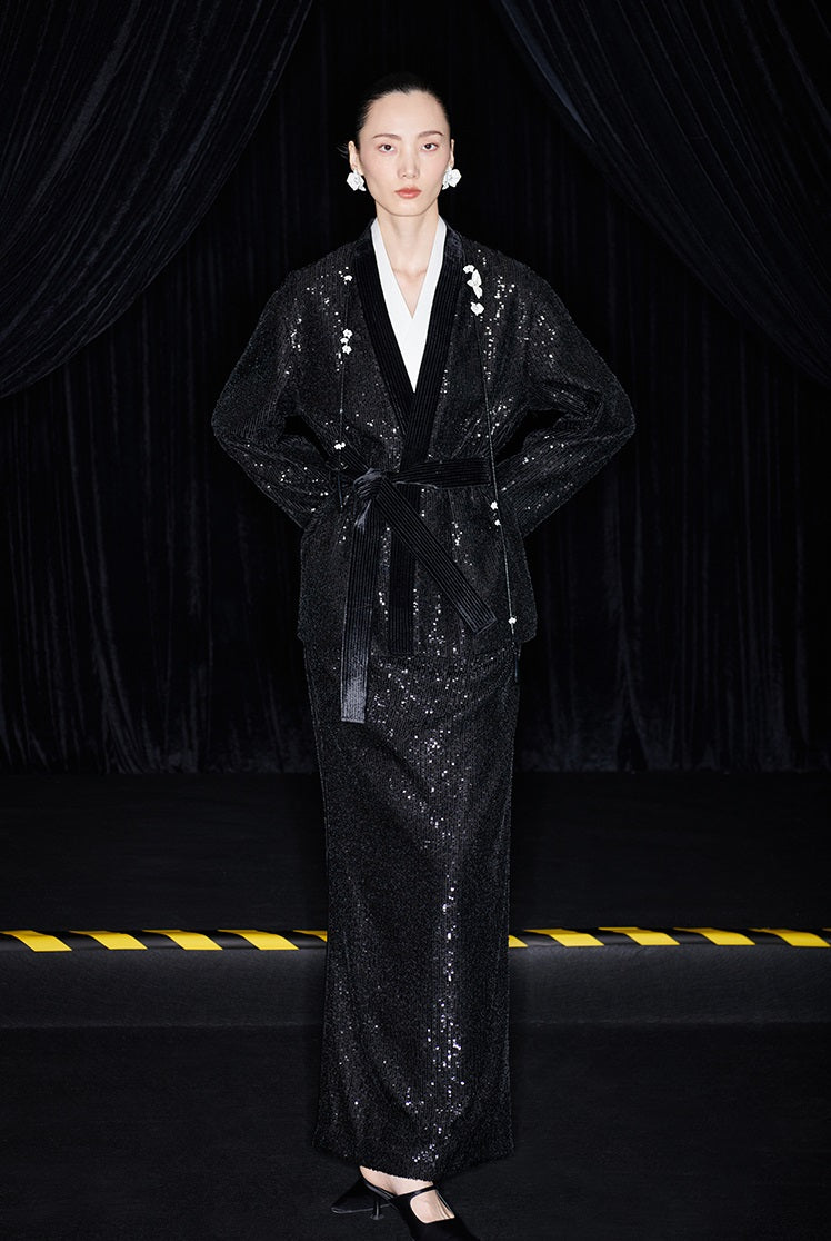 M essential Mackay designer Jingye embroidered fabric layered robe - STATE.