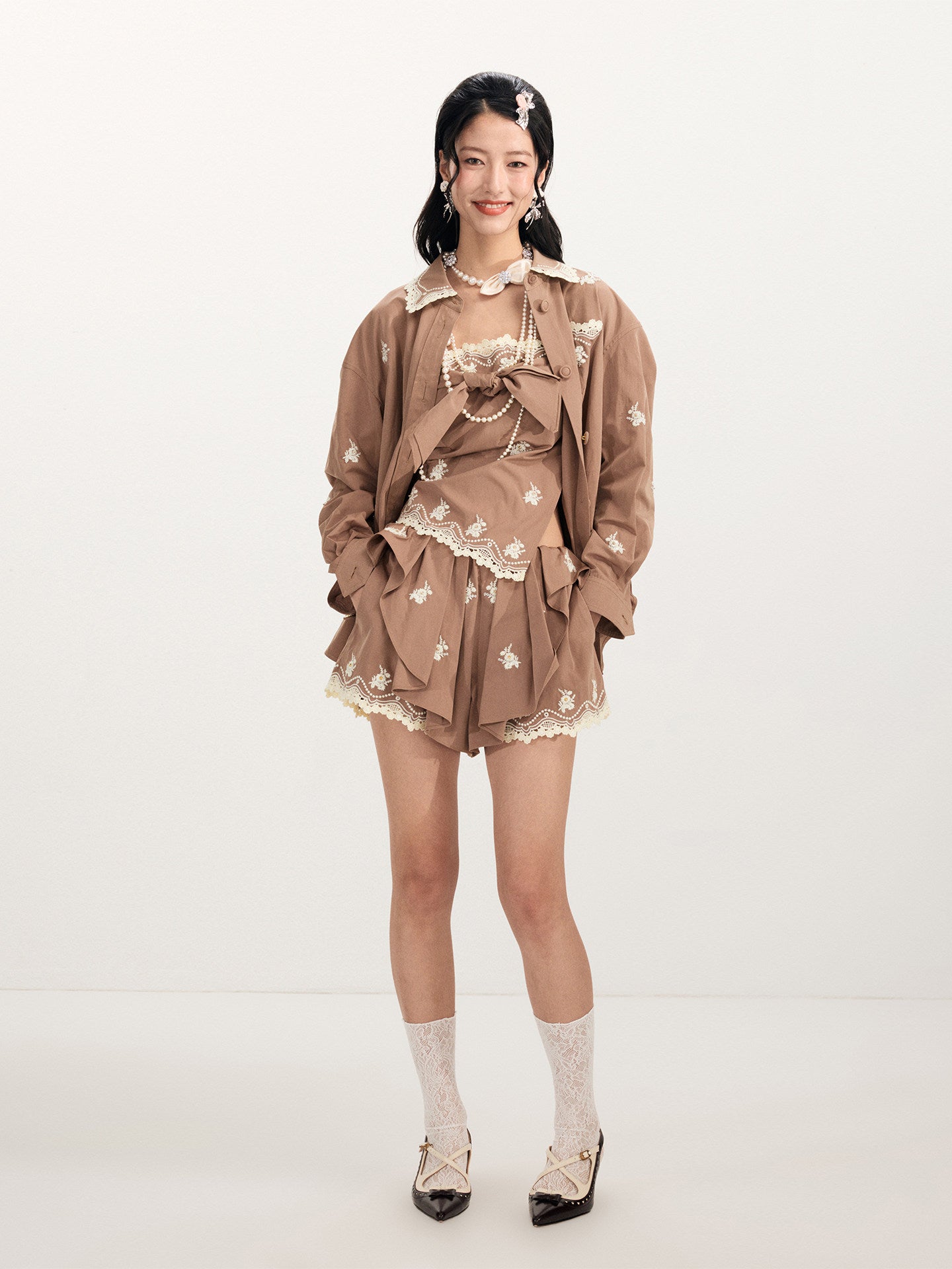 FAME flower embroidery deconstruction shorts fake two slacks