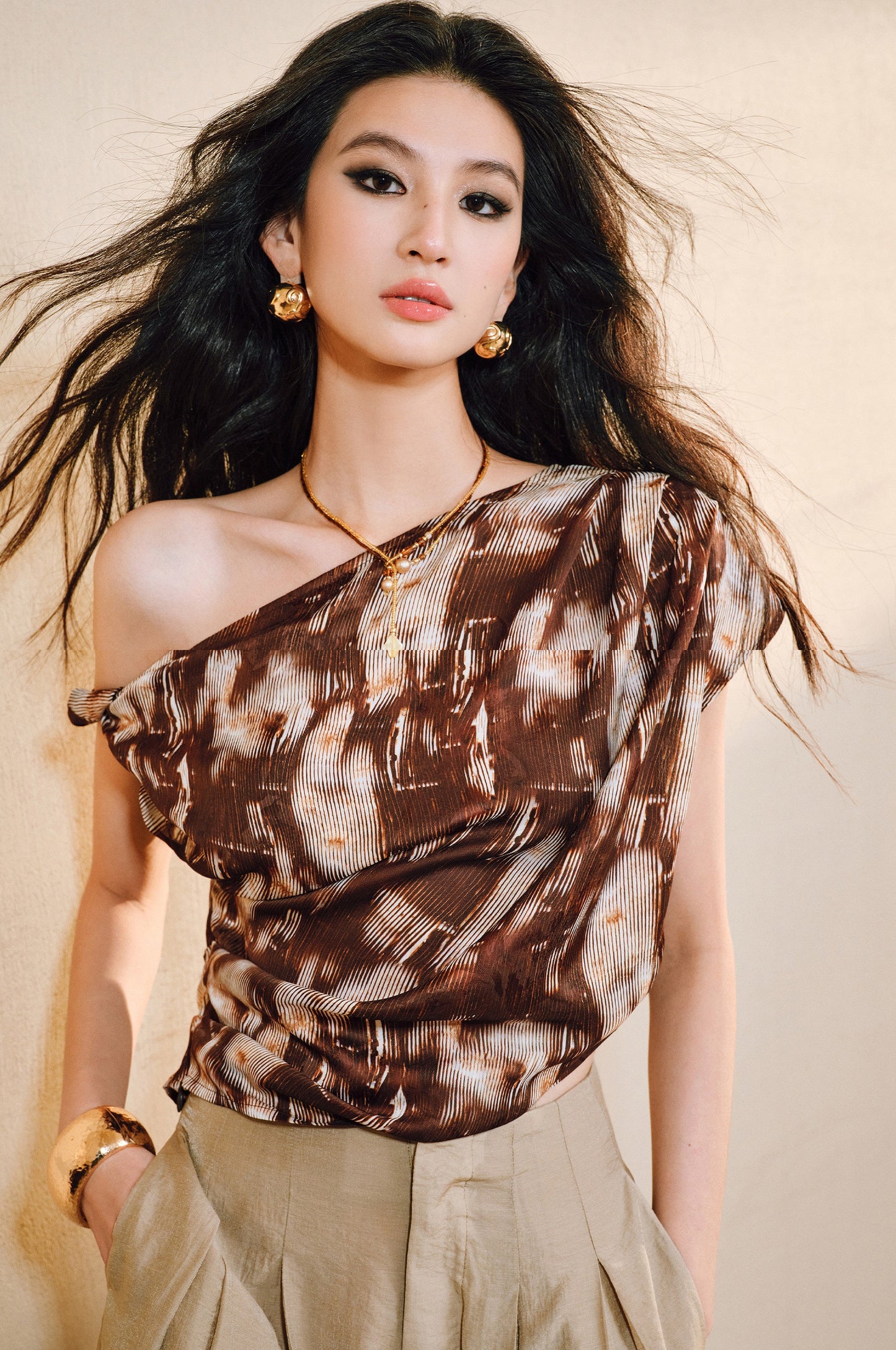 WANGXO Heavy Work Glossy Satin Hand-Pinched Pleats Slanted Shoulders Twisted Top - CERYS