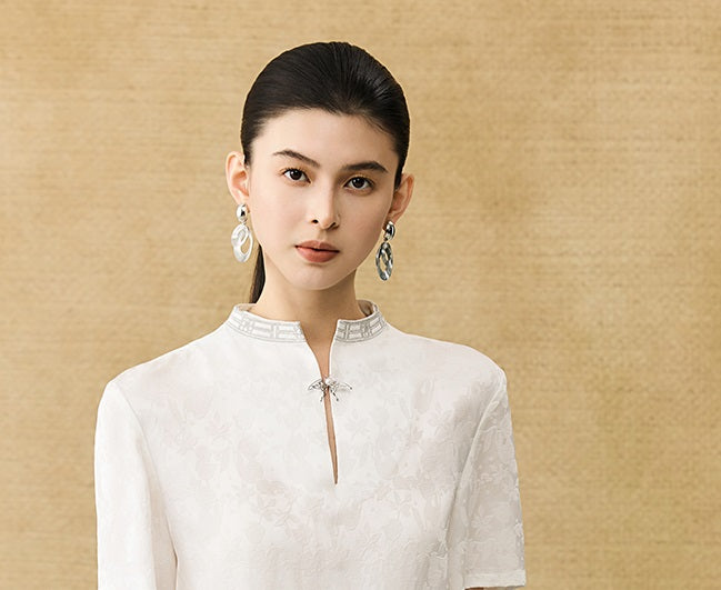 HECO Chinese Flower Embossed Disc Buckle Short Sleeve T-Shirt - BOND.