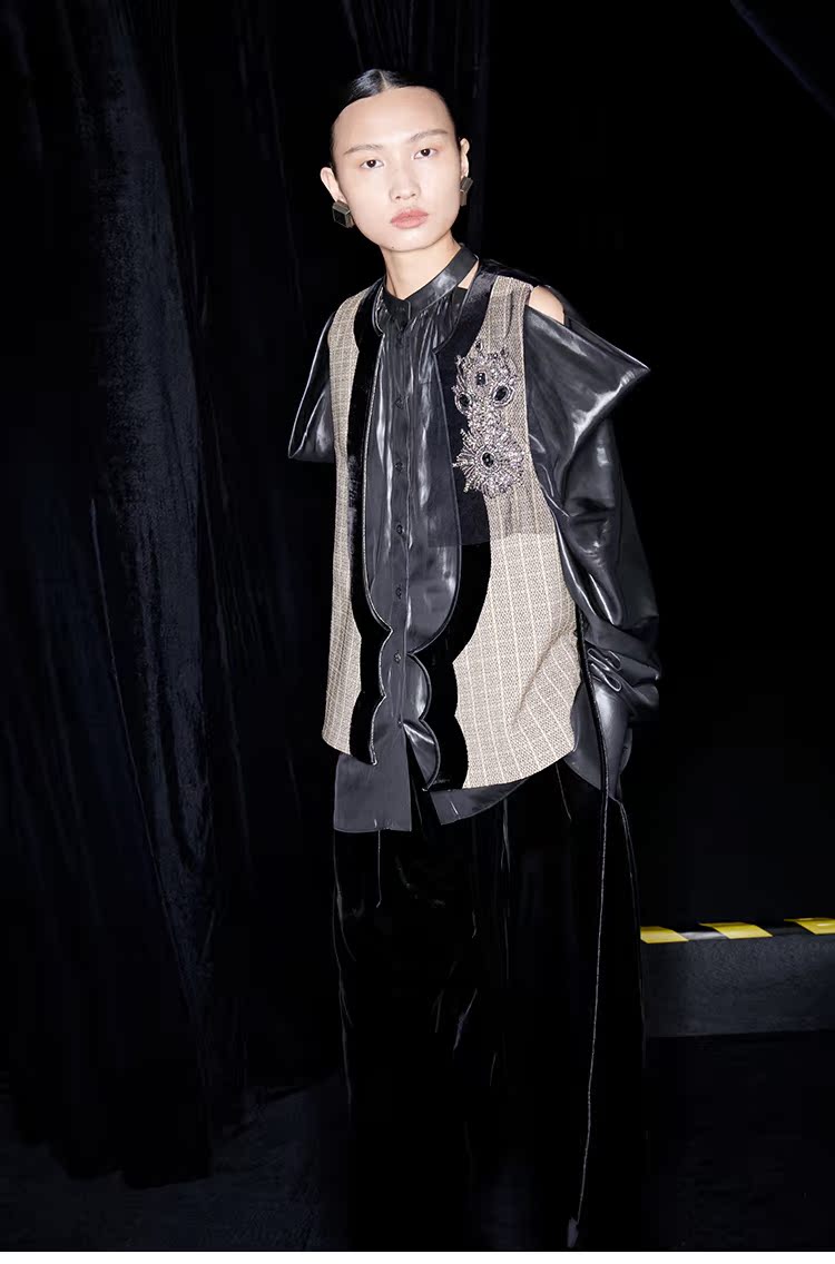 M essential Mackay designer multi-layered embroidered ethnic vest - jack.