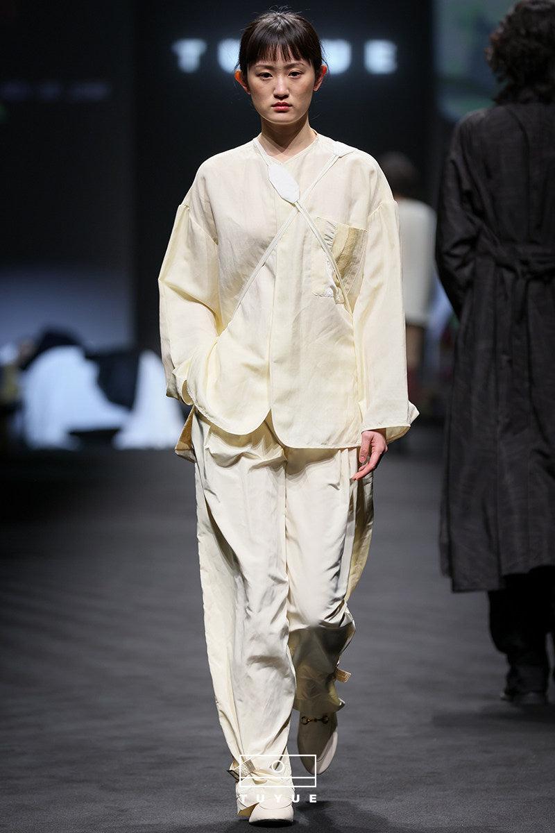 TUYUE White Linen Shell Buckle Silhouette Long Sleeve Shirt - FRANK.