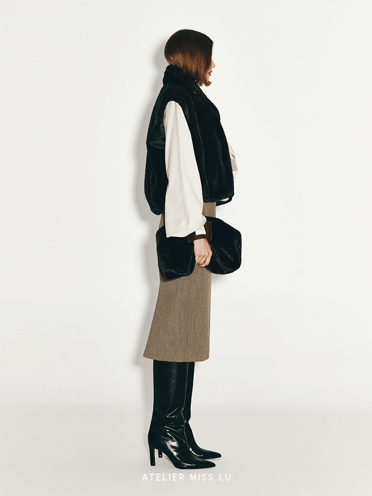 AtelierMissLu  Fall/Winter 2024 Faux Fur Geometric Trapezoidal Wristbag - BOBBY