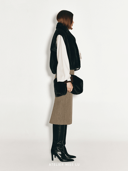 AtelierMissLu  Fall/Winter 2024 Faux Fur Geometric Trapezoidal Wristbag - BOBBY