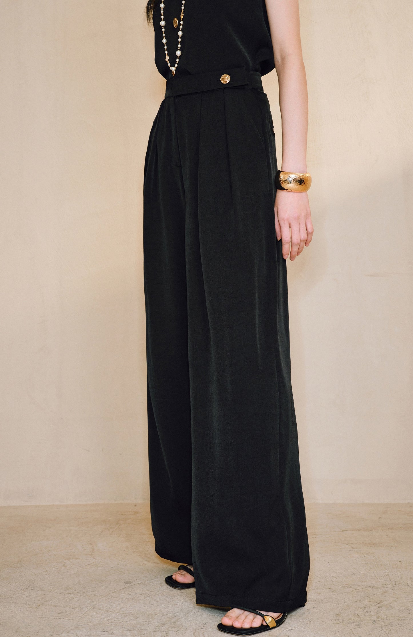 WANGXO | Skin-Friendly Fabric with High-End Metal Buckle Hand-Pinched Layered Urban Suit -NIXI
