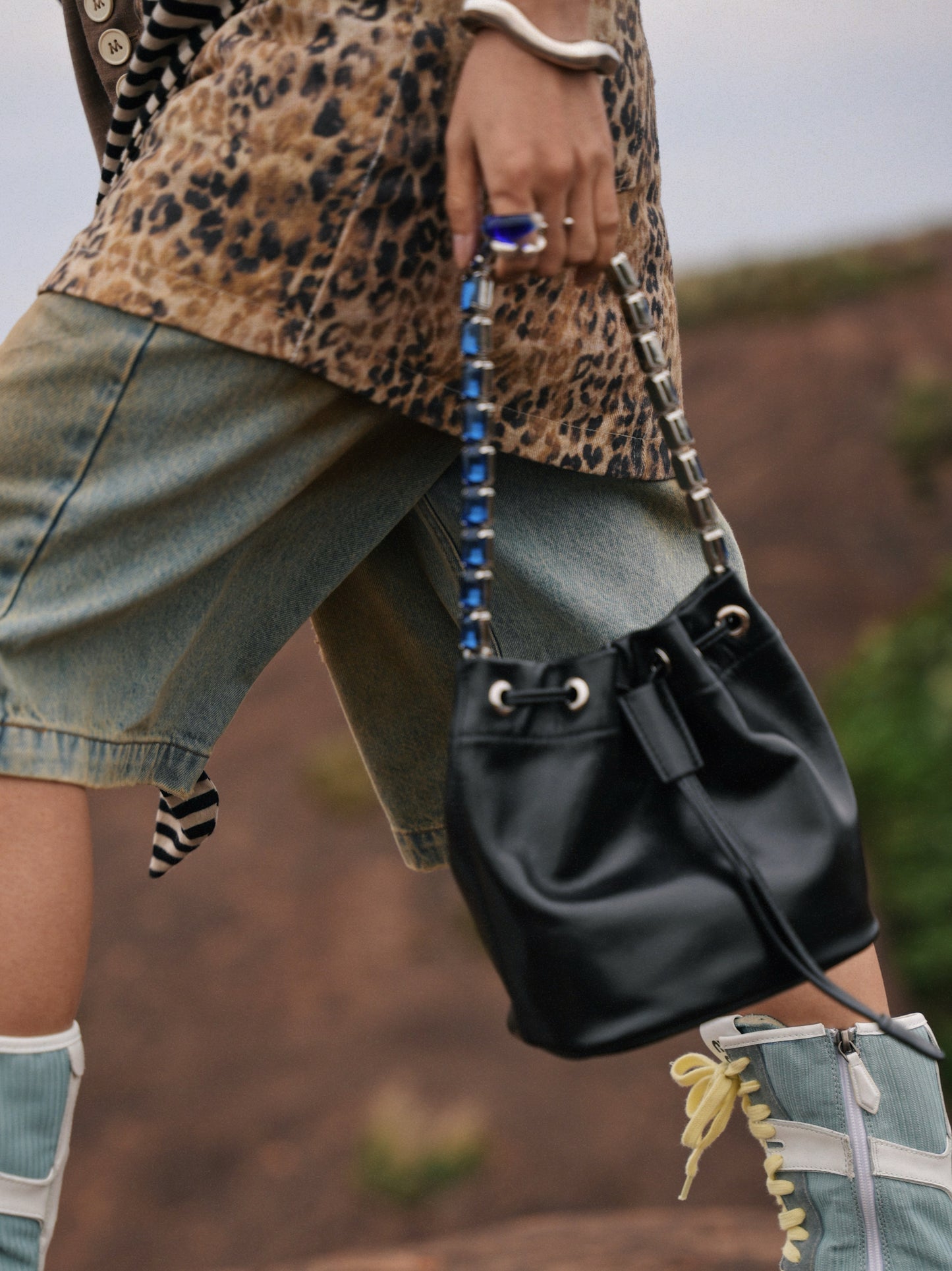 IUBALLET diamond-encrusted chain bucket bag - PRETTY.