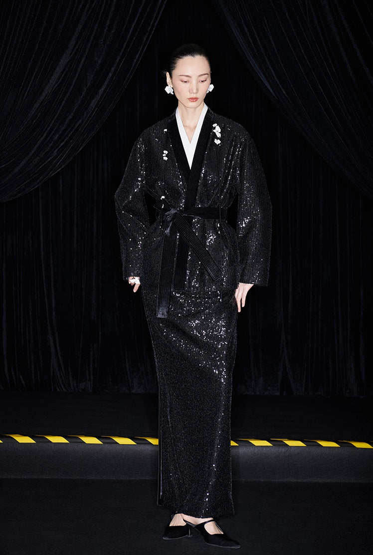 M essential Mackay designer Jingye embroidered fabric layered robe - STATE.