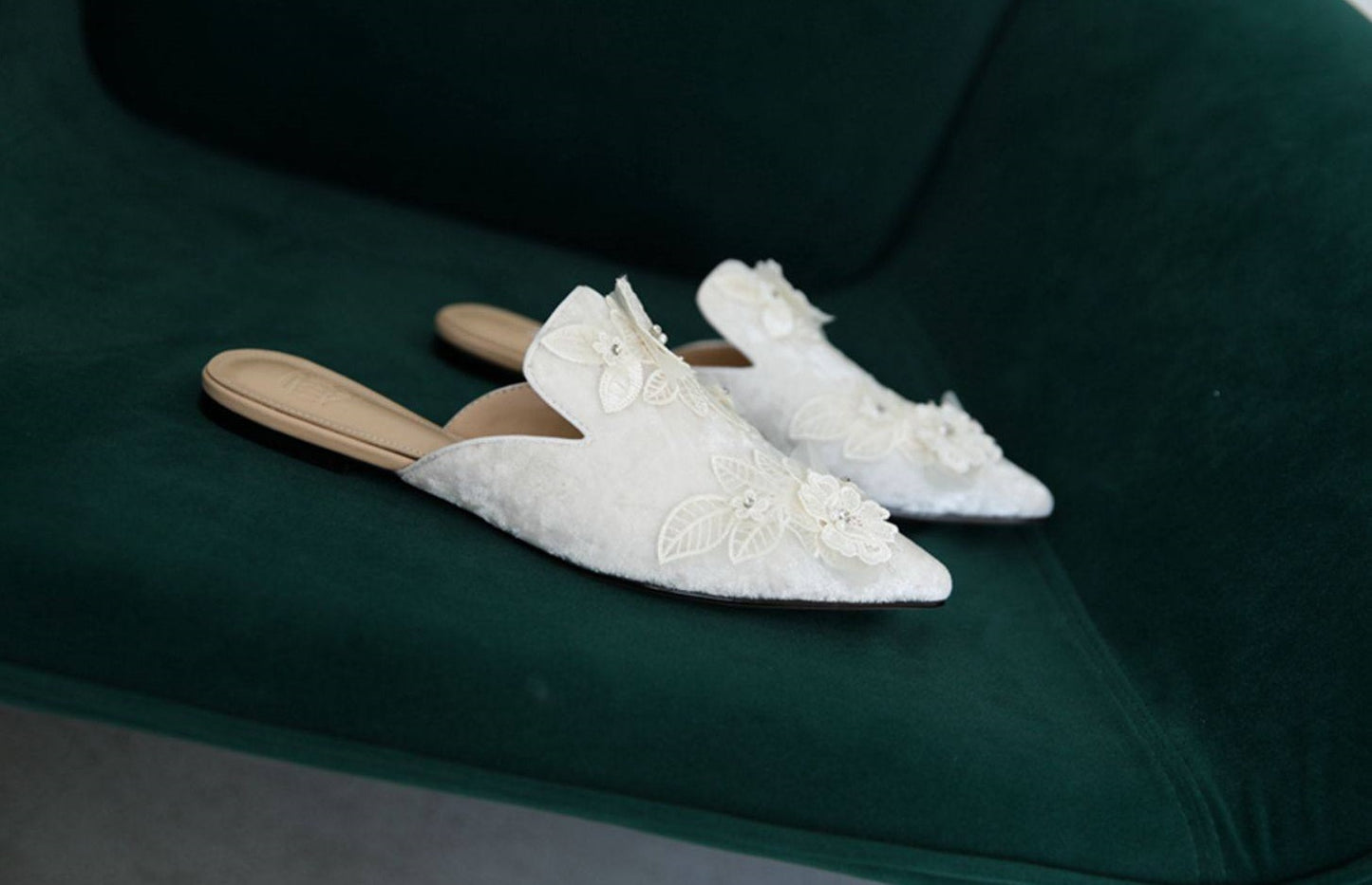 B-FEI pointed toe flower embossed flat mules -OPERT.