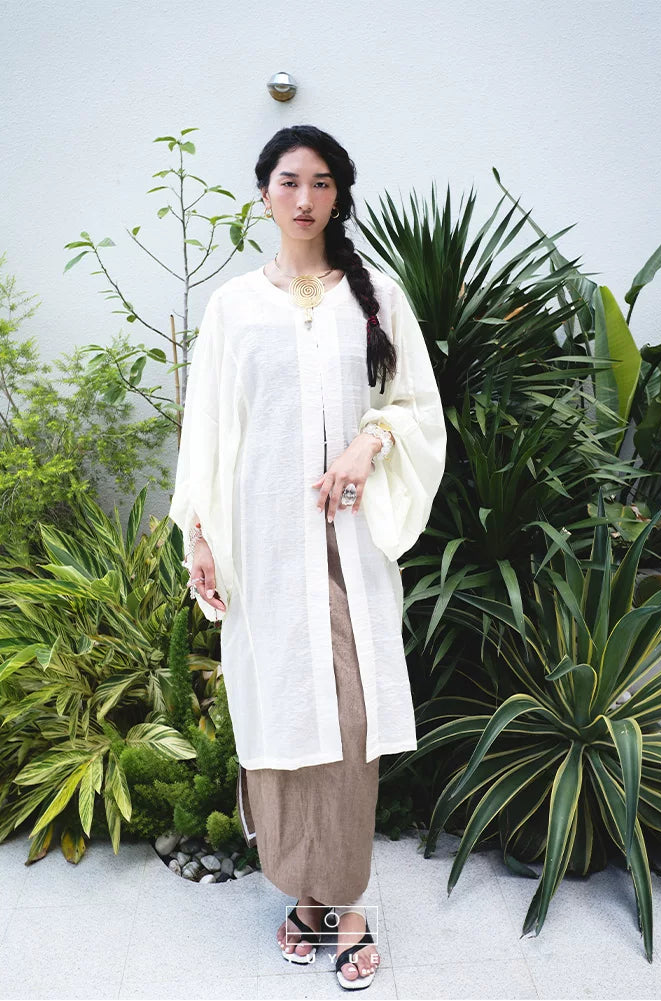 TUYUE off-white round neck pipa sleeves Tencel thin silk spliced robe jacket- RAY