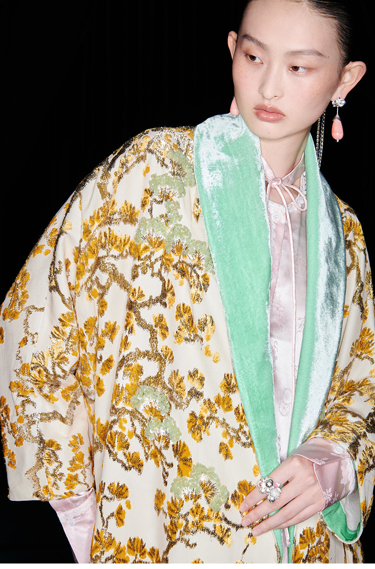 M essential Mackay designer chestnut pine workshop embroidered robe - spirits.