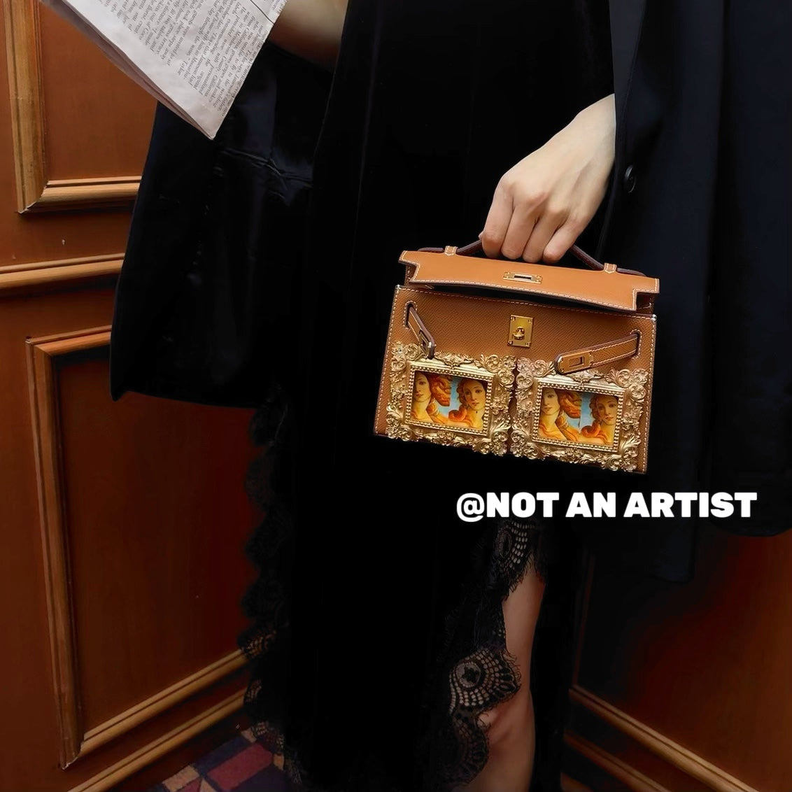 NOT AN ARTIST Botticelli's Venus of the Birth art exhibition-themed clutch bag - GRAVITY