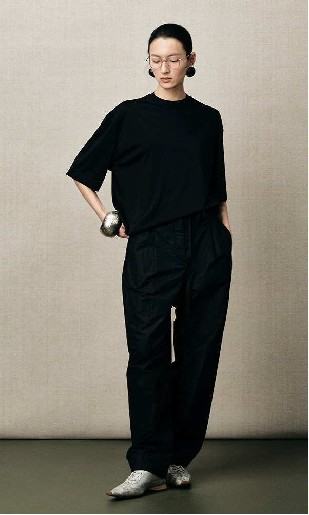 ZHUCHONGYUN black minimalist crew neck loose mid-sleeve top-IEJI.