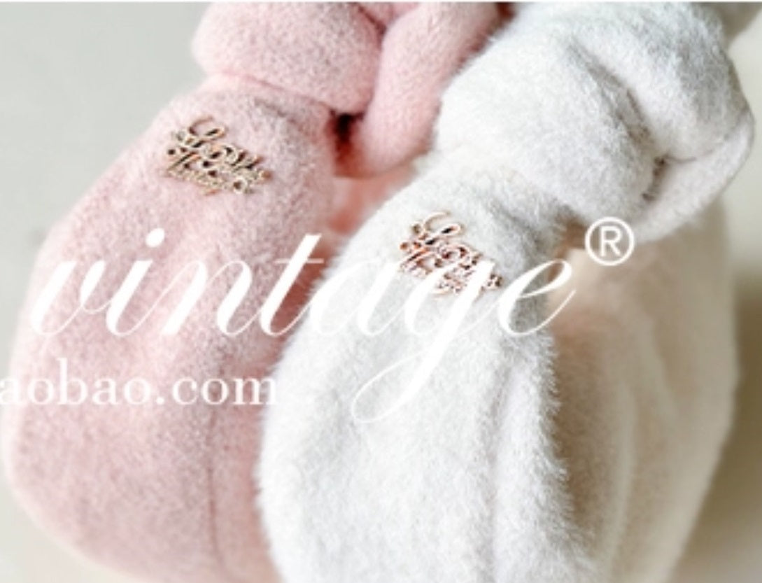 Le Palais Vintage Luxury White Fur Hand bag Plush Vest High Waist Wide-leg Pants Suit-Sonia