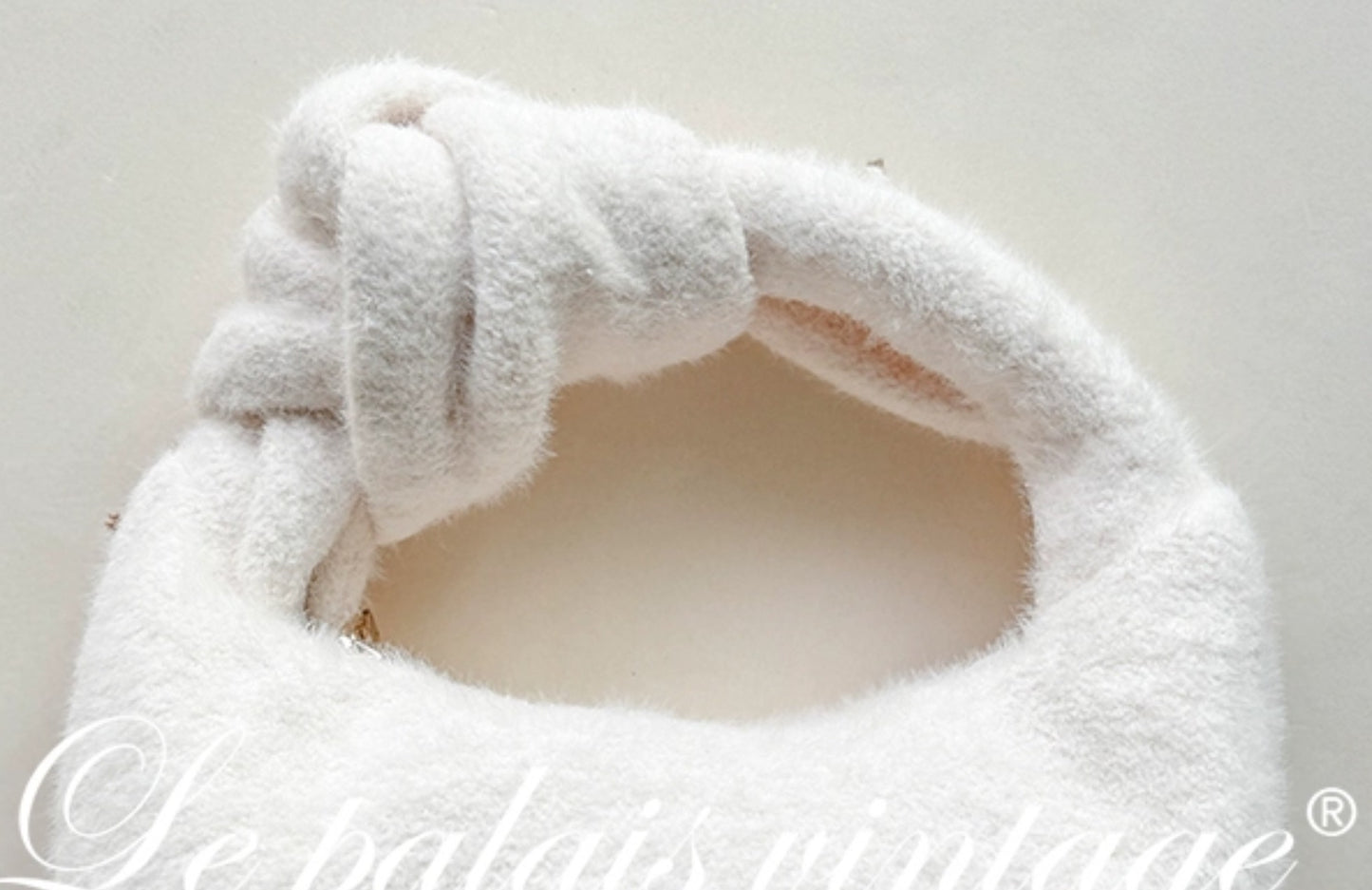 Le Palais Vintage Luxury White Fur Hand bag Plush Vest High Waist Wide-leg Pants Suit-Sonia