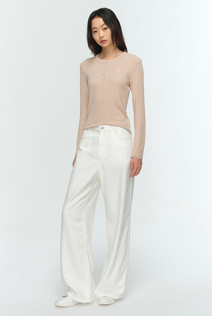COMME MOI designer Lu Yan wears white denim straight-leg pants - DREAM.