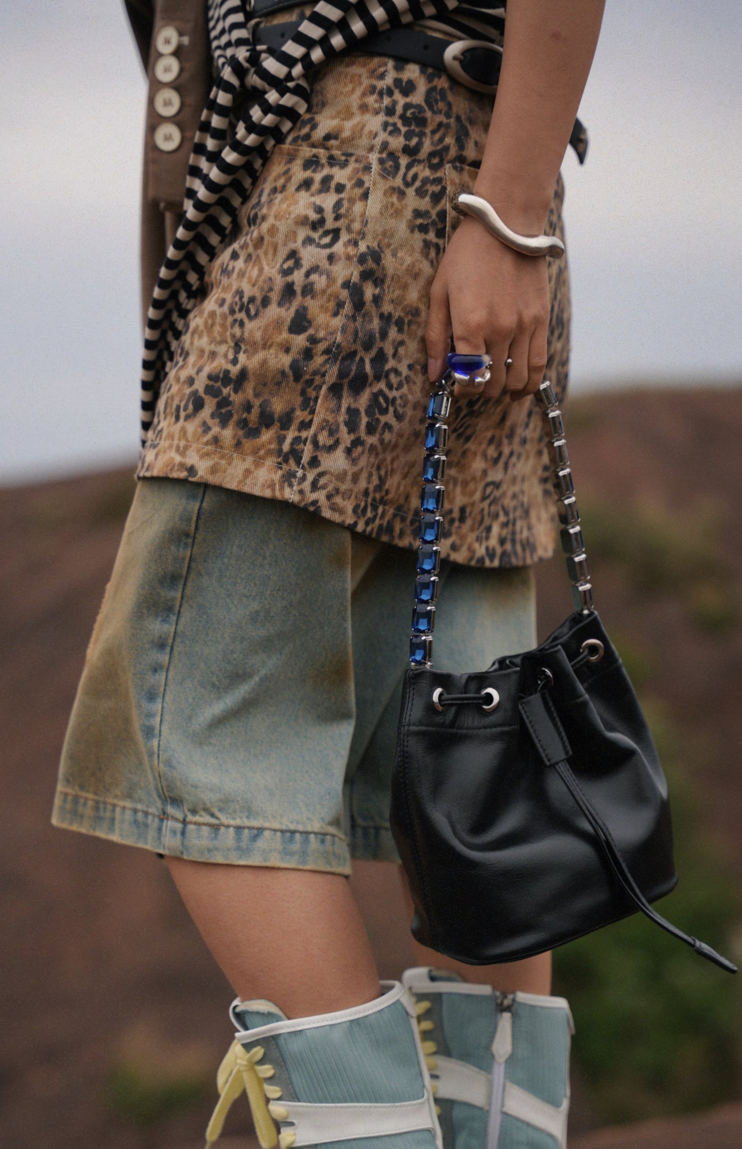 IUBALLET diamond-encrusted chain bucket bag - PRETTY.
