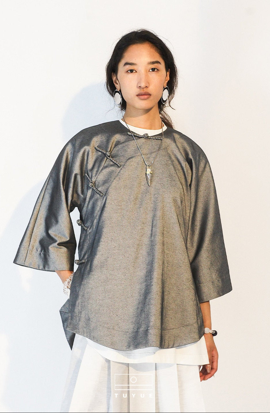 TUYUE Gray handmade buckle coat slanted robe top - CHRISTIAN.