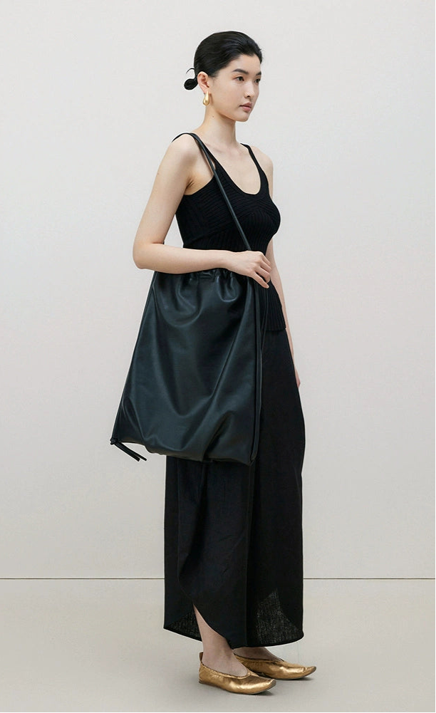 ZHUCHONGYUN black ribbed scoop neckline knit vest top-BIEBI.