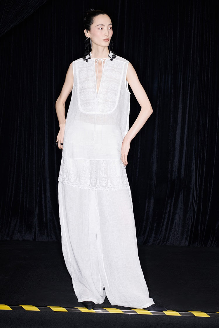 M essential Mackay designer Zen One Linen Lace Lace Sleeveless Top - KENYA.