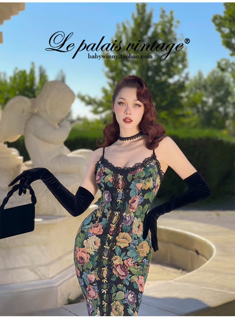 Le Palais Vintage's flowered lace slim-fit vintage dress- Pora