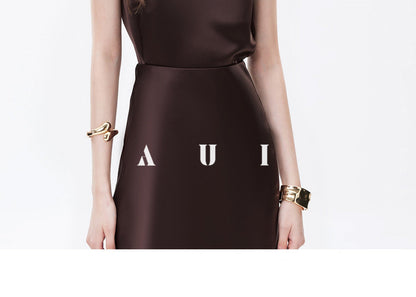 AUI Maillard coffee color high-end satin temperament high-waisted hip skirt - Gyeong.