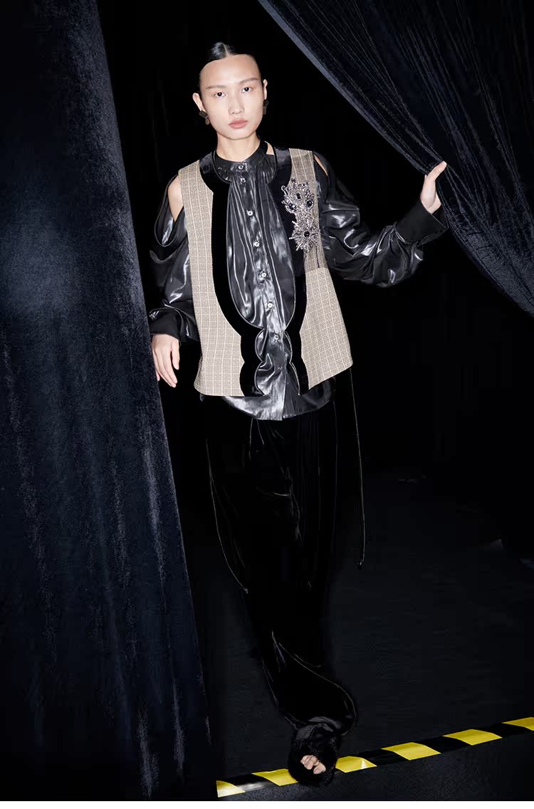 M essential Mackay designer multi-layered embroidered ethnic vest - jack.