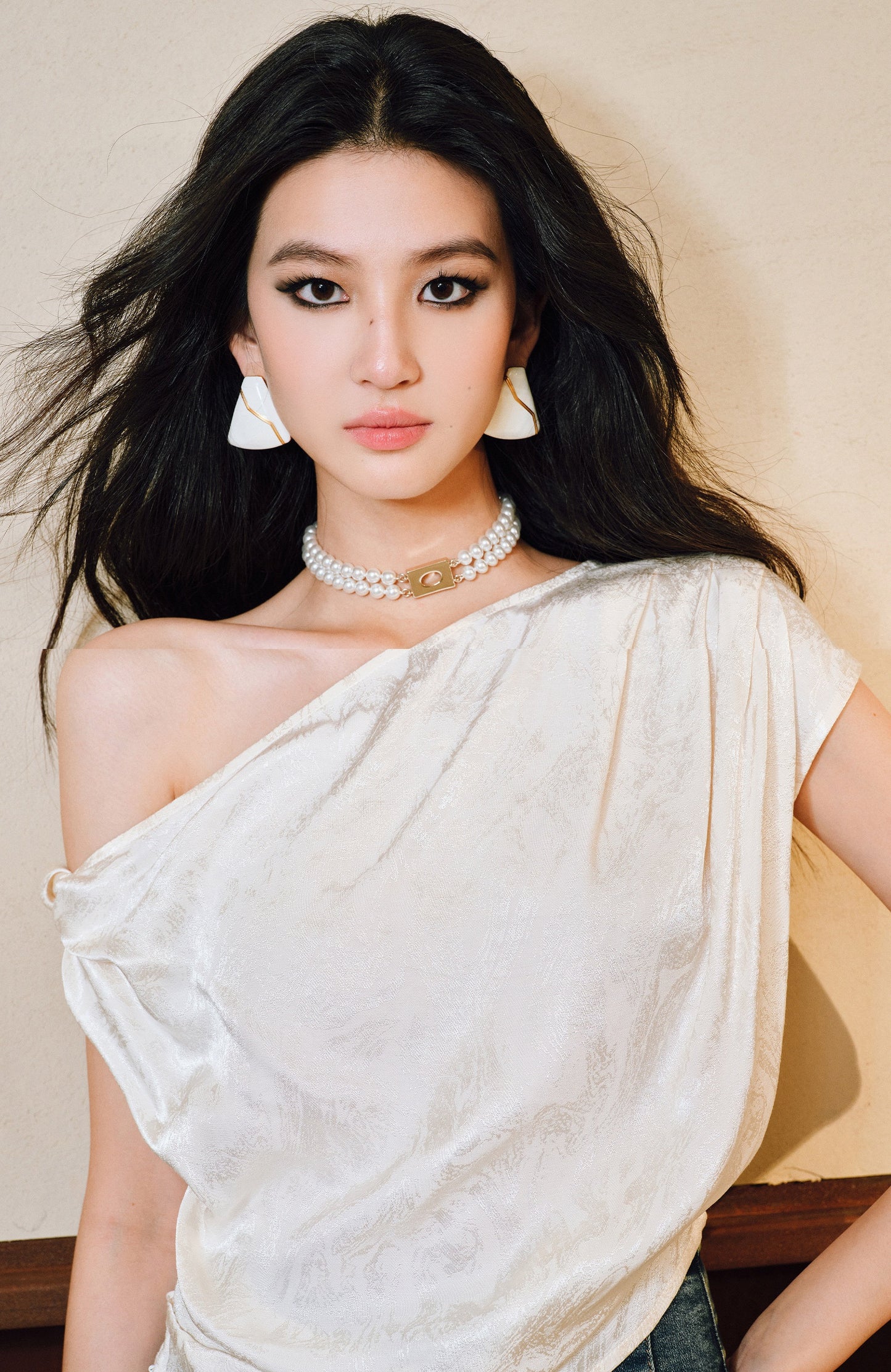 WANGXO Heavy Work Glossy Satin Hand-Pinched Pleats Slanted Shoulders Twisted Top - CERYS