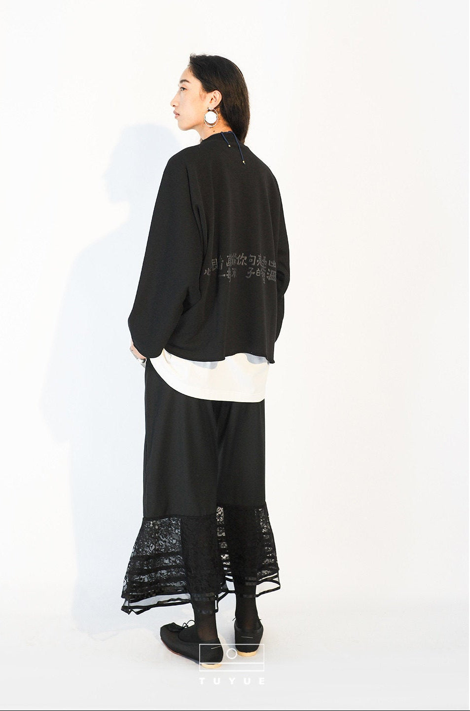 TUYUE Black Heavy Cotton Turtleneck Relaxed Sweatshirt - JOEY.