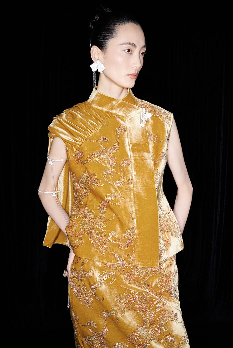 M essential Marquette designer Juyi velvet drape structure slim side vest - STREAM.