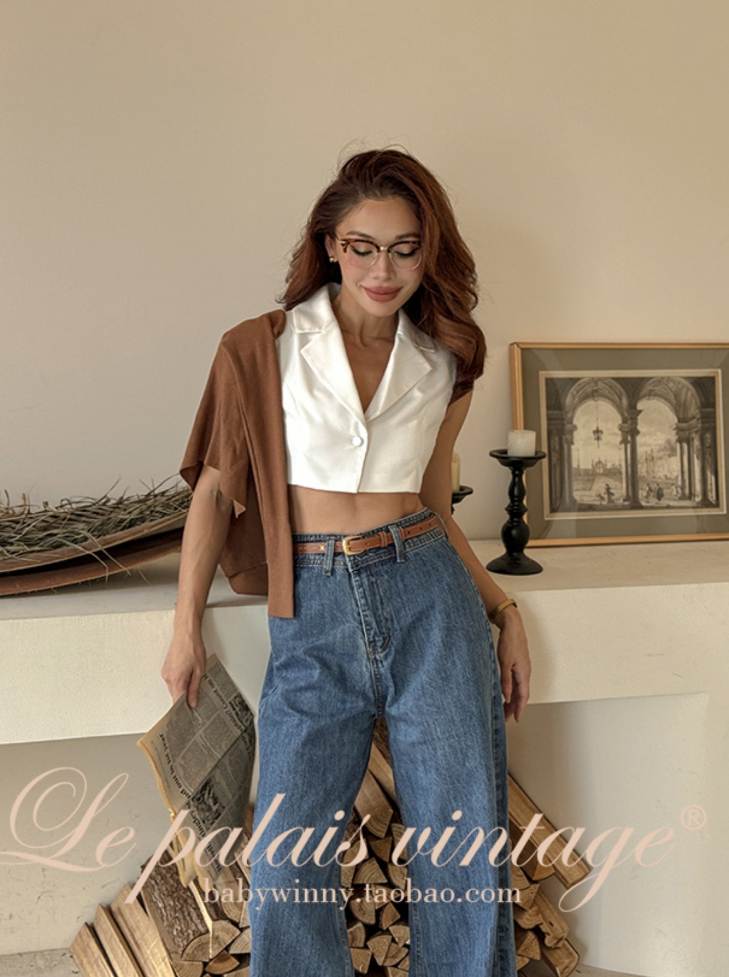 Le palais vintage cropped slim waistcoat with a white deep V suit collar Vest- MEE