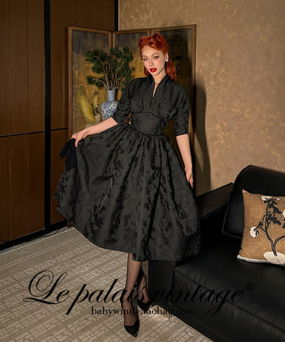 Le Palais Vintage Heavy Vintage Lace Dark Pattern False Waist Seal Bat-Sleeve Swing Dress-FAFA