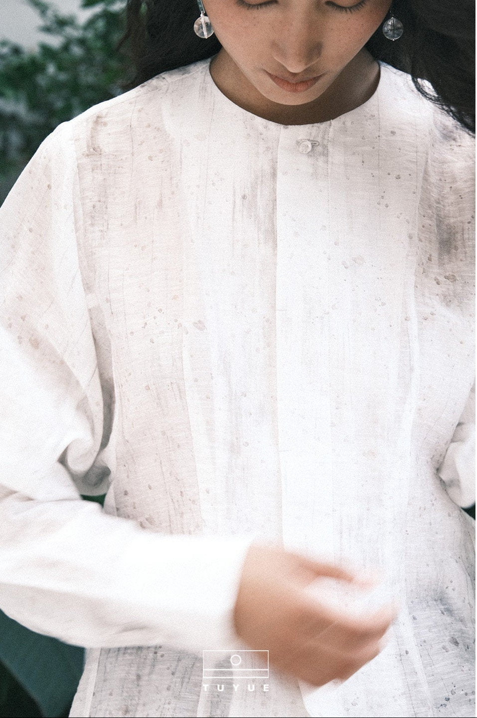 TUYUE Linen Light and Transparent Multi-Cut Waist Casual Shirt- MABEL.