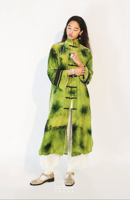 TUYUE Green Plant Dyeing Silk Velvet Handmade Buckle Long Coat - MERLIN.
