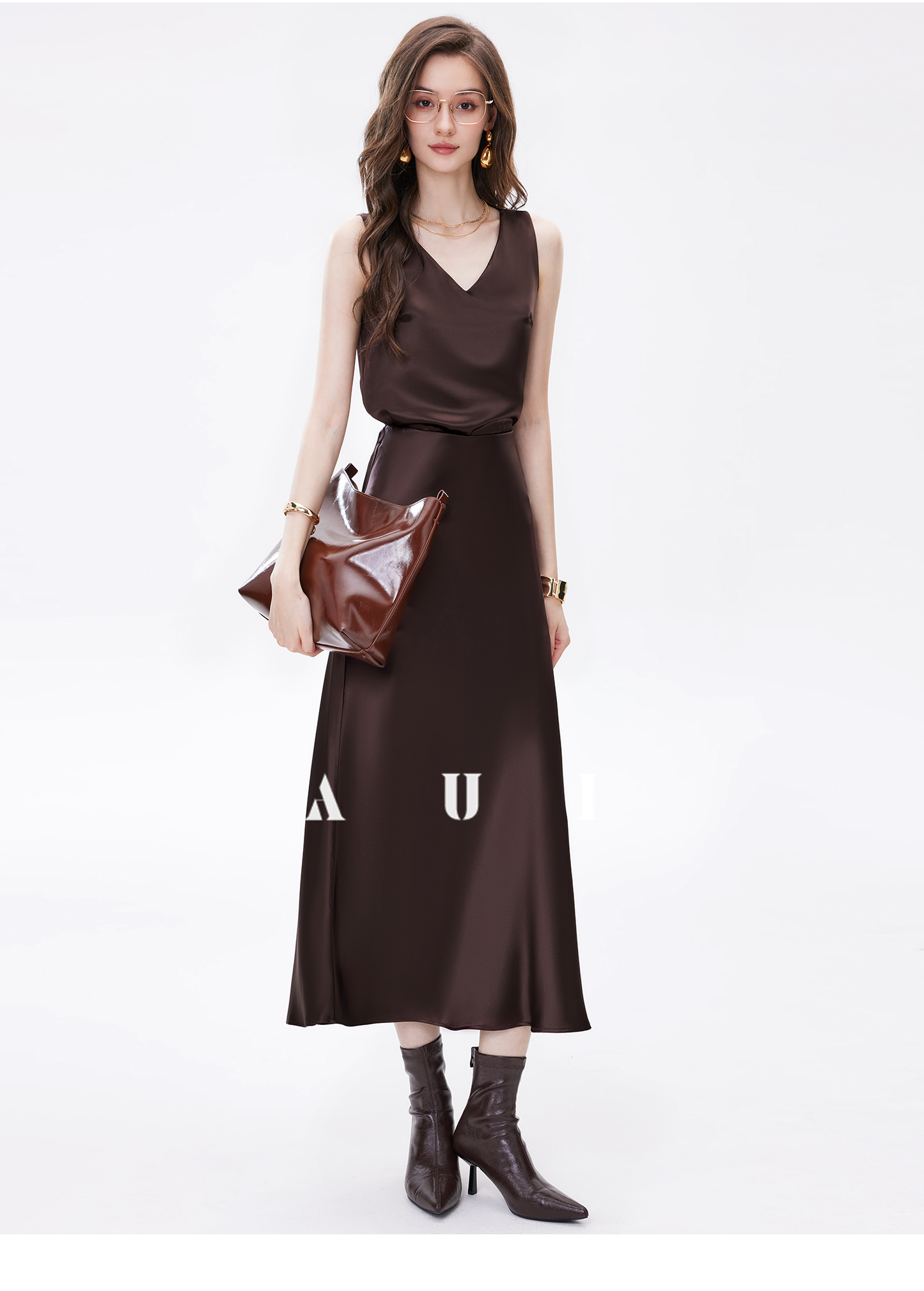 AUI Maillard coffee color high-end satin temperament high-waisted hip skirt - Gyeong.
