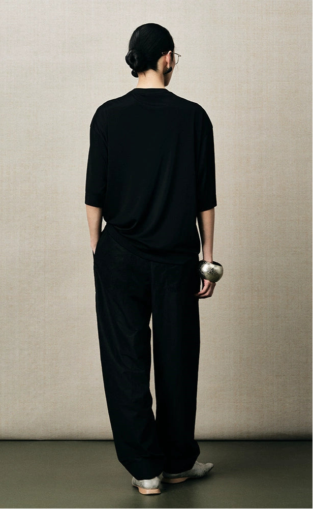 ZHUCHONGYUN black minimalist crew neck loose mid-sleeve top-IEJI.