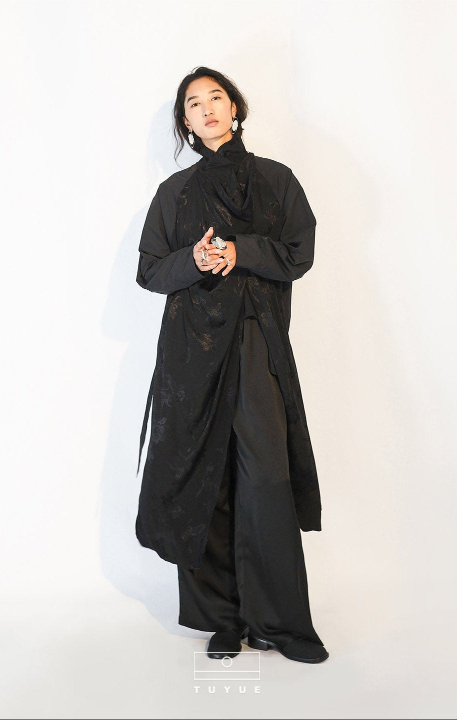 TUYUE Black Satin Weave Drawstring Silhouette Trench Coat - GARFIELD.