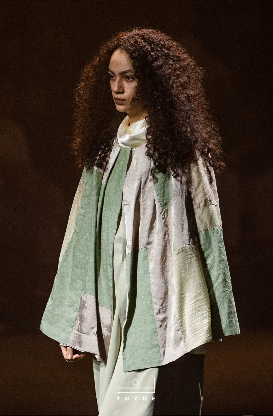 TUYUE Cotton and Linen Silhouette Mid-length Cape Windbreaker- JADA