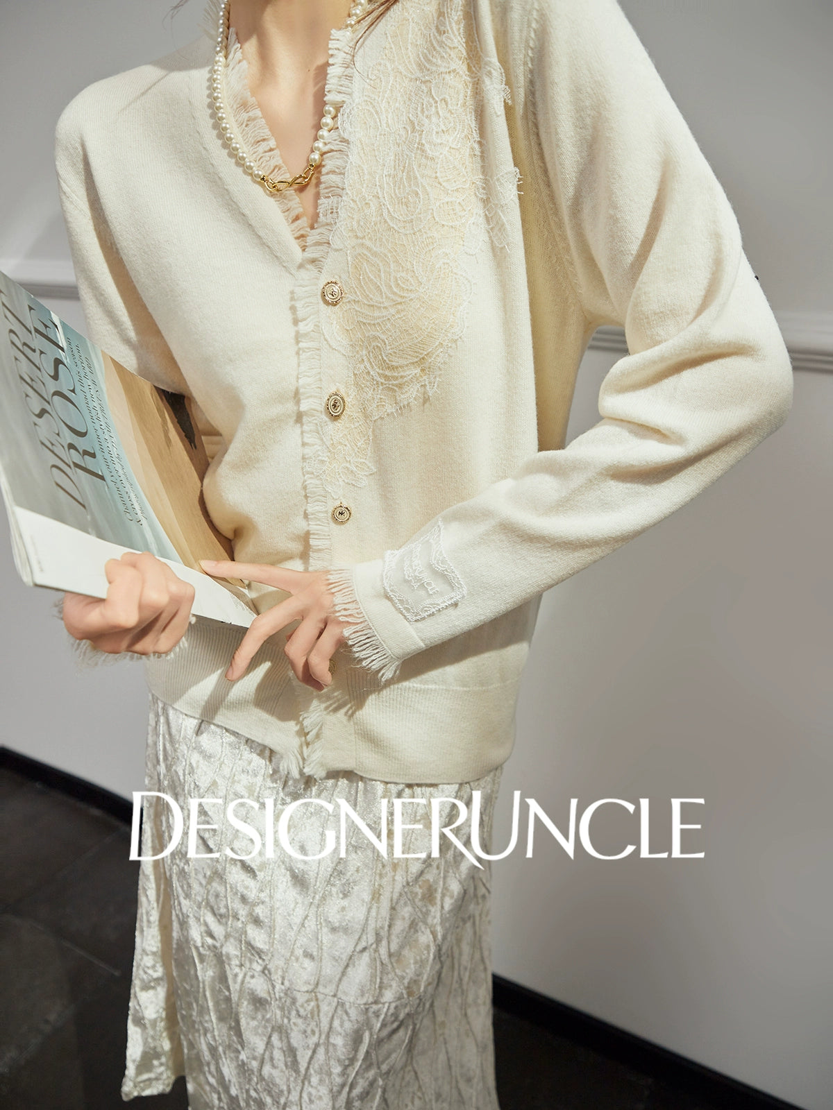 DGU "Jinyan" soft and glutinous white knitted sweater loose slimming fashion jacket - Jesse.
