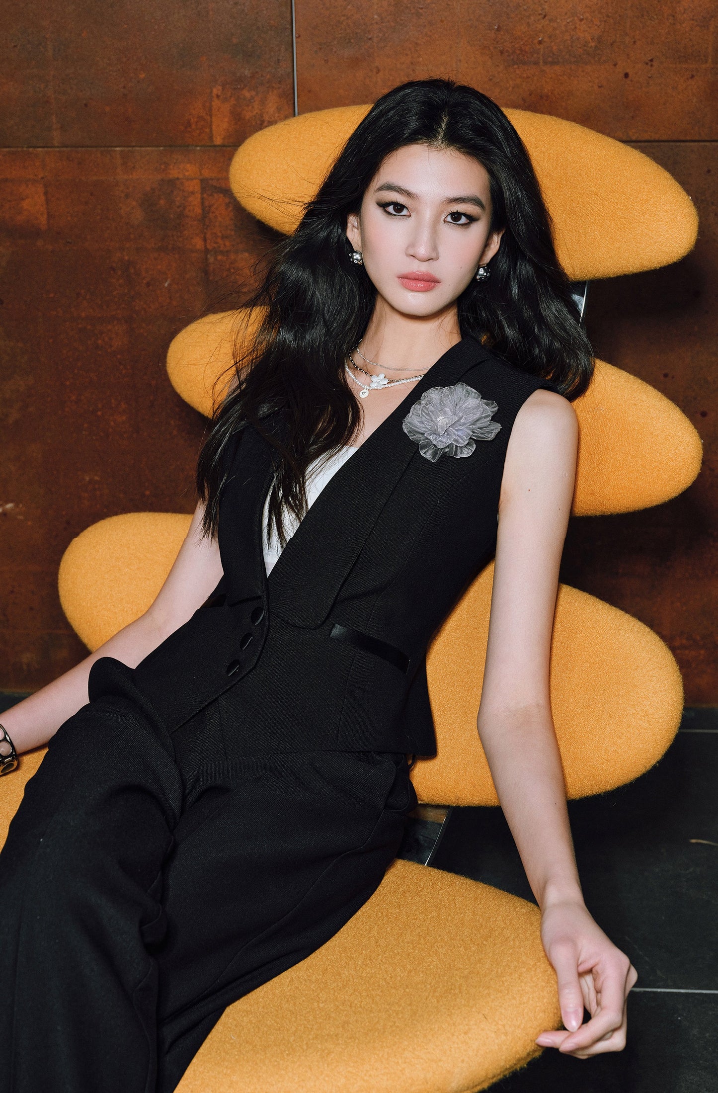 WANGXO|Wide Suit Material Spell Real Acetate Detachable Handmade Flowers V-Neck Vest Trousers - MAVIS