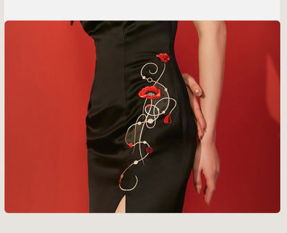 Magic Q Poppy Goddess embroidery chain off-the-shoulder high-rise slit dress