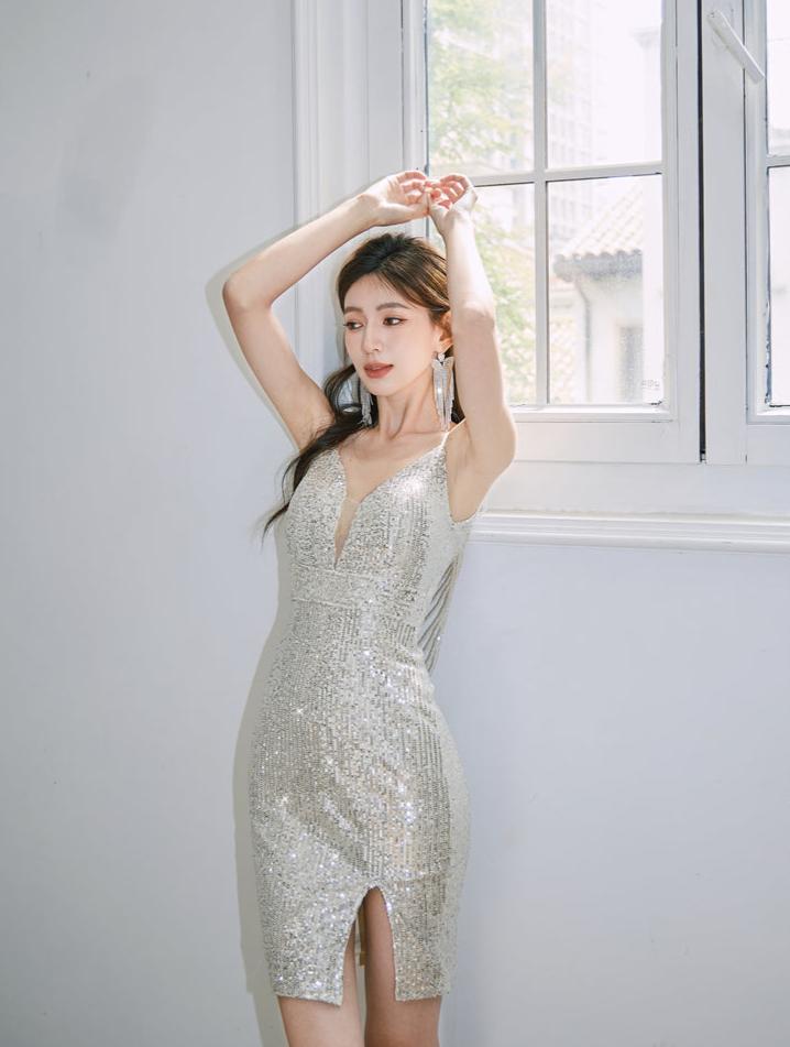 DOLLY Elegant Deep V-Neck Sleeveless Sequin Long Slim Fit Evening Dress-IVONNE