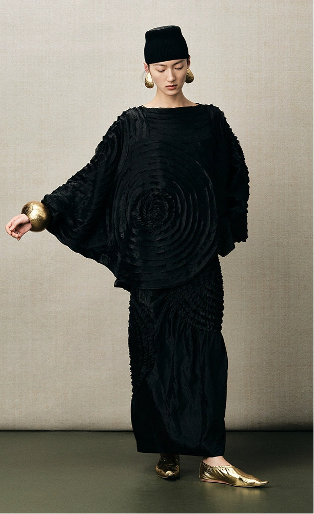 ZHUCHONGYUN oriental black round spiral pleated long slit straight skirt--HUNTER.