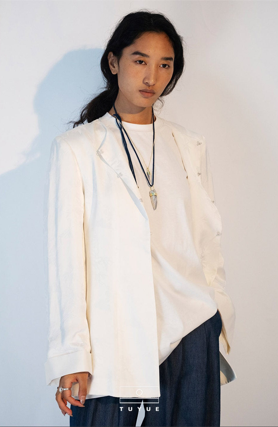 TUYUE white woven flower crew neck slim fit blazer - NINA.