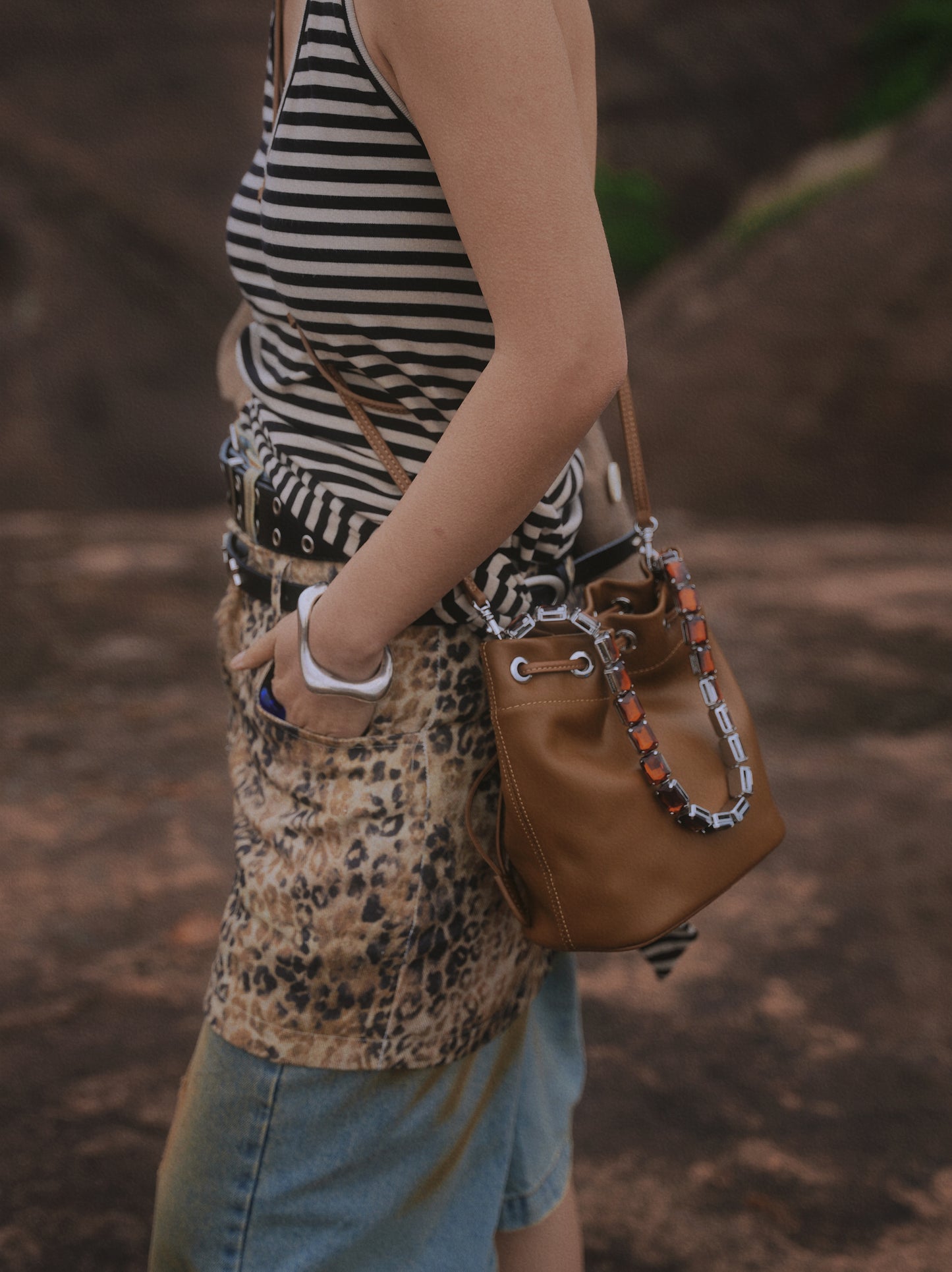 IUBALLET diamond-encrusted chain bucket bag - PRETTY.